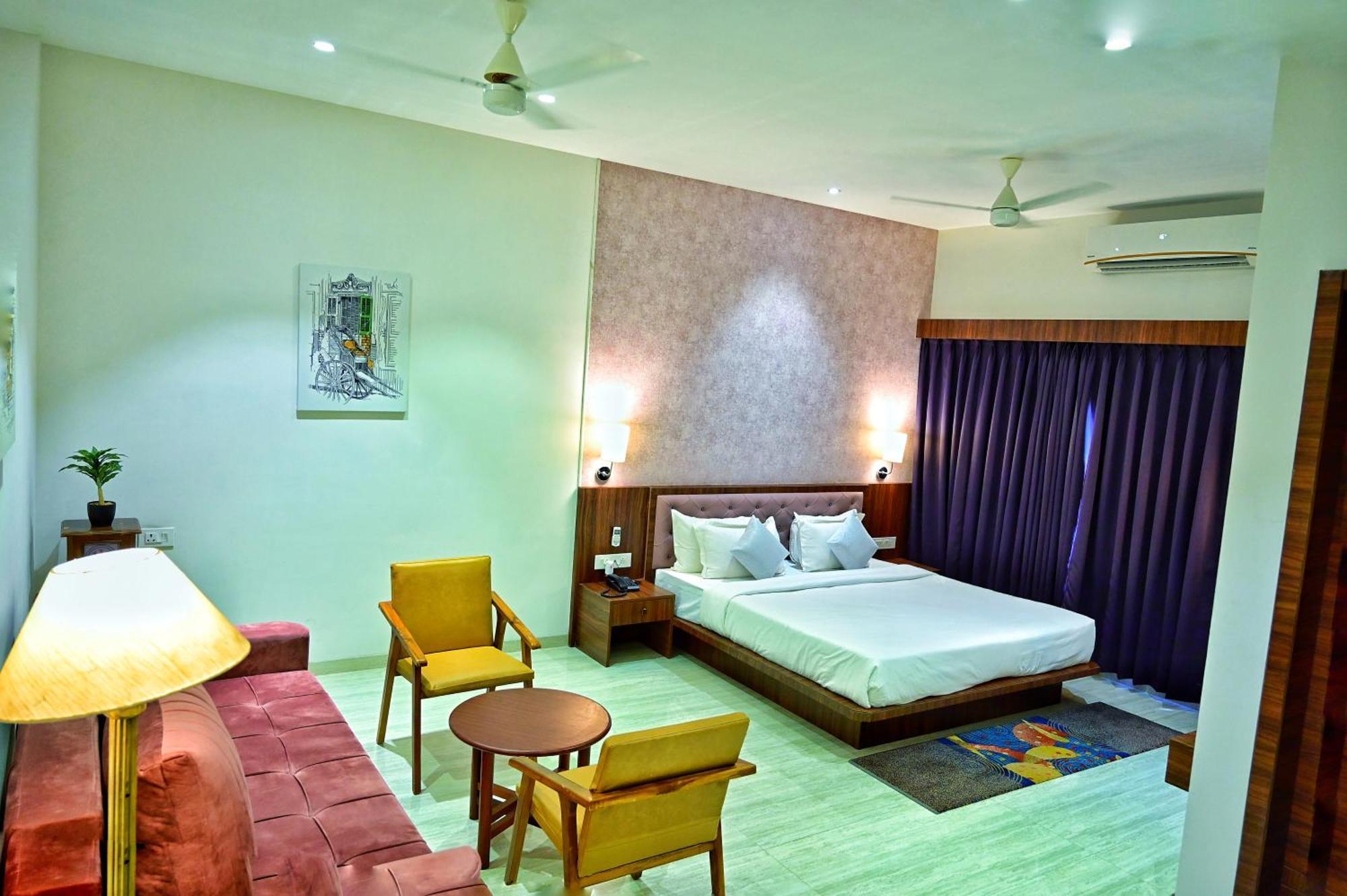 The One Hotel Nashik Bagian luar foto
