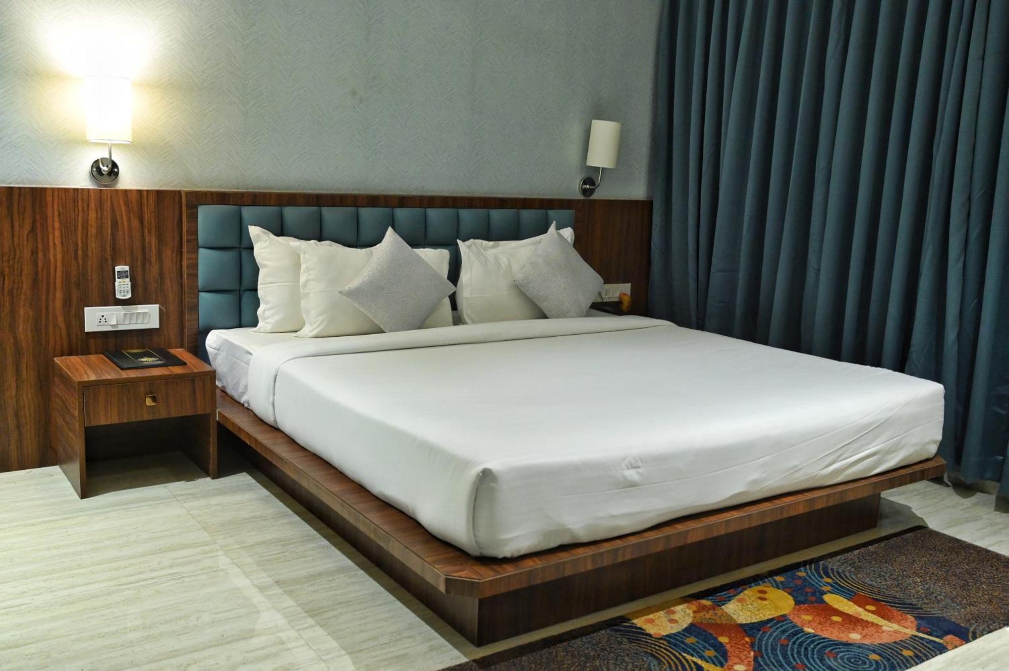 The One Hotel Nashik Bagian luar foto