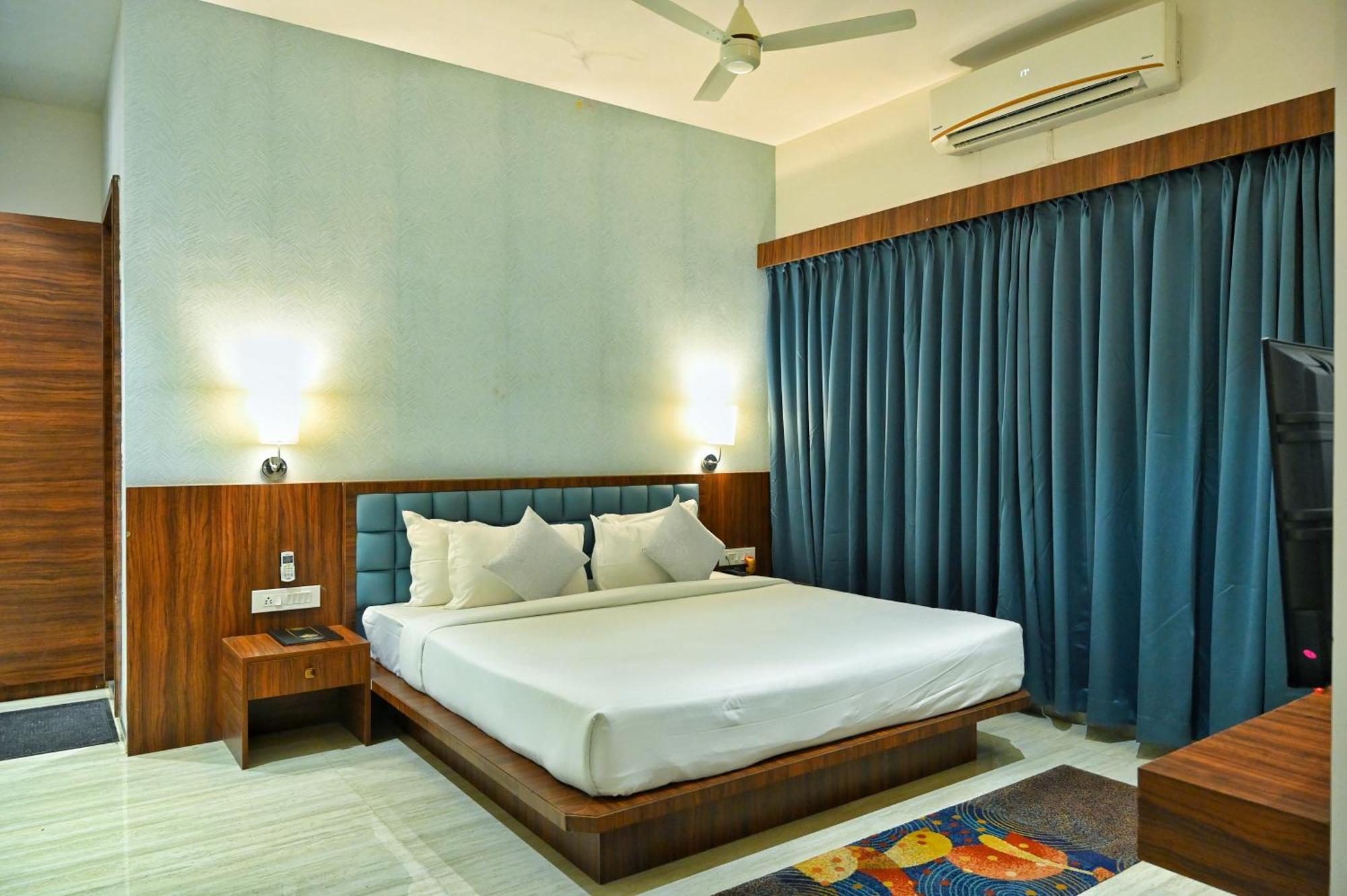 The One Hotel Nashik Bagian luar foto