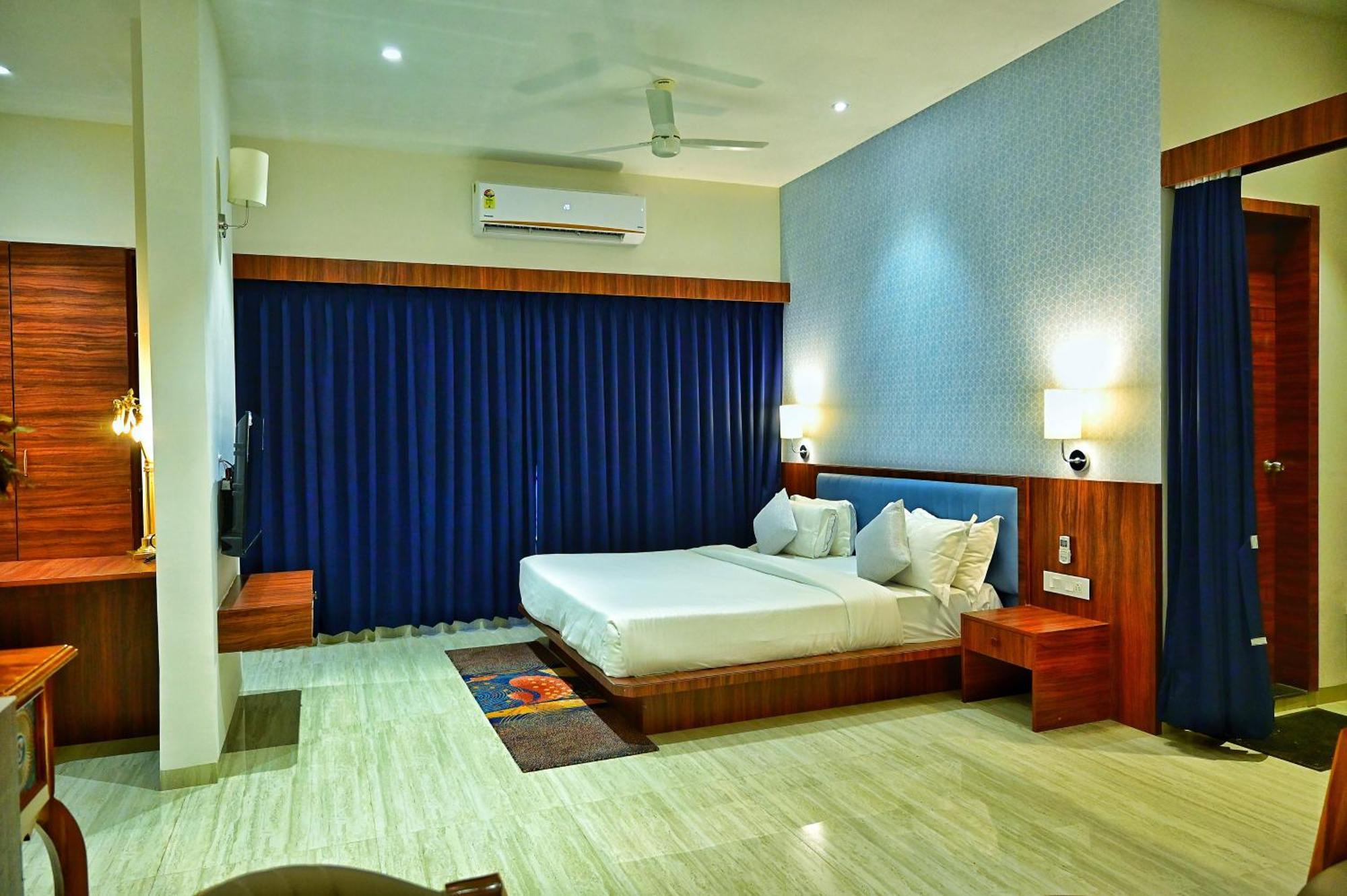 The One Hotel Nashik Bagian luar foto