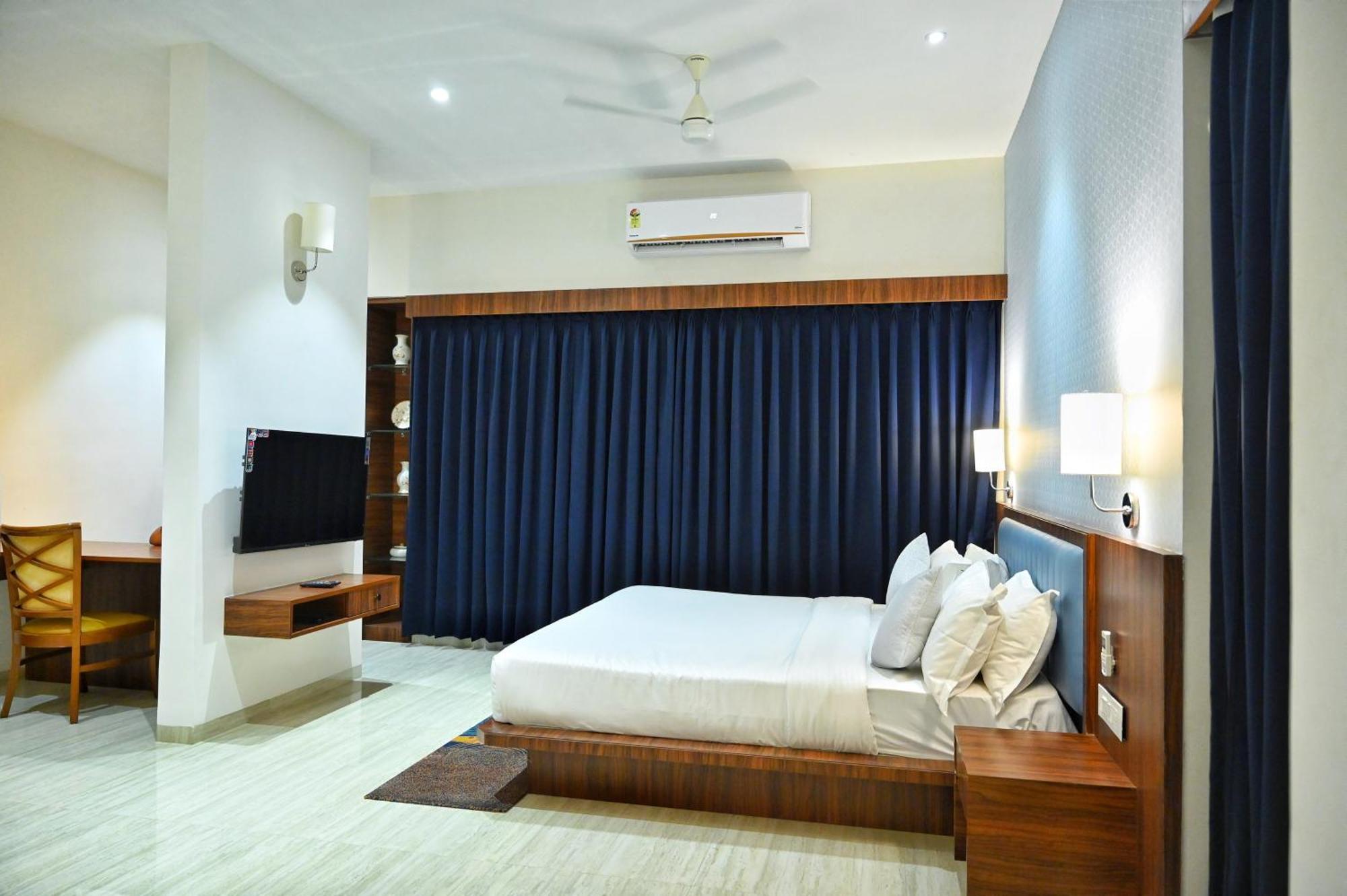 The One Hotel Nashik Bagian luar foto
