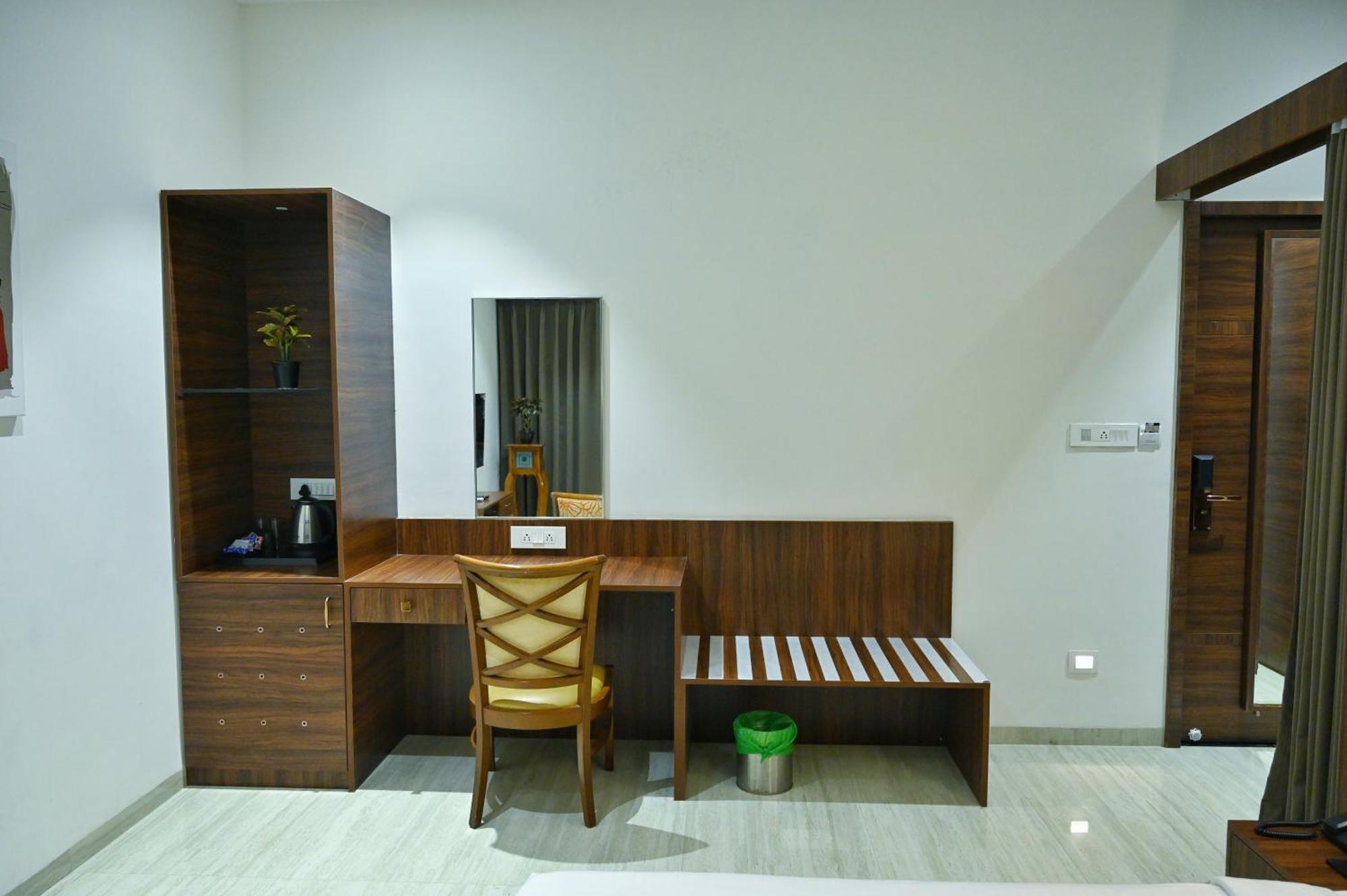 The One Hotel Nashik Bagian luar foto